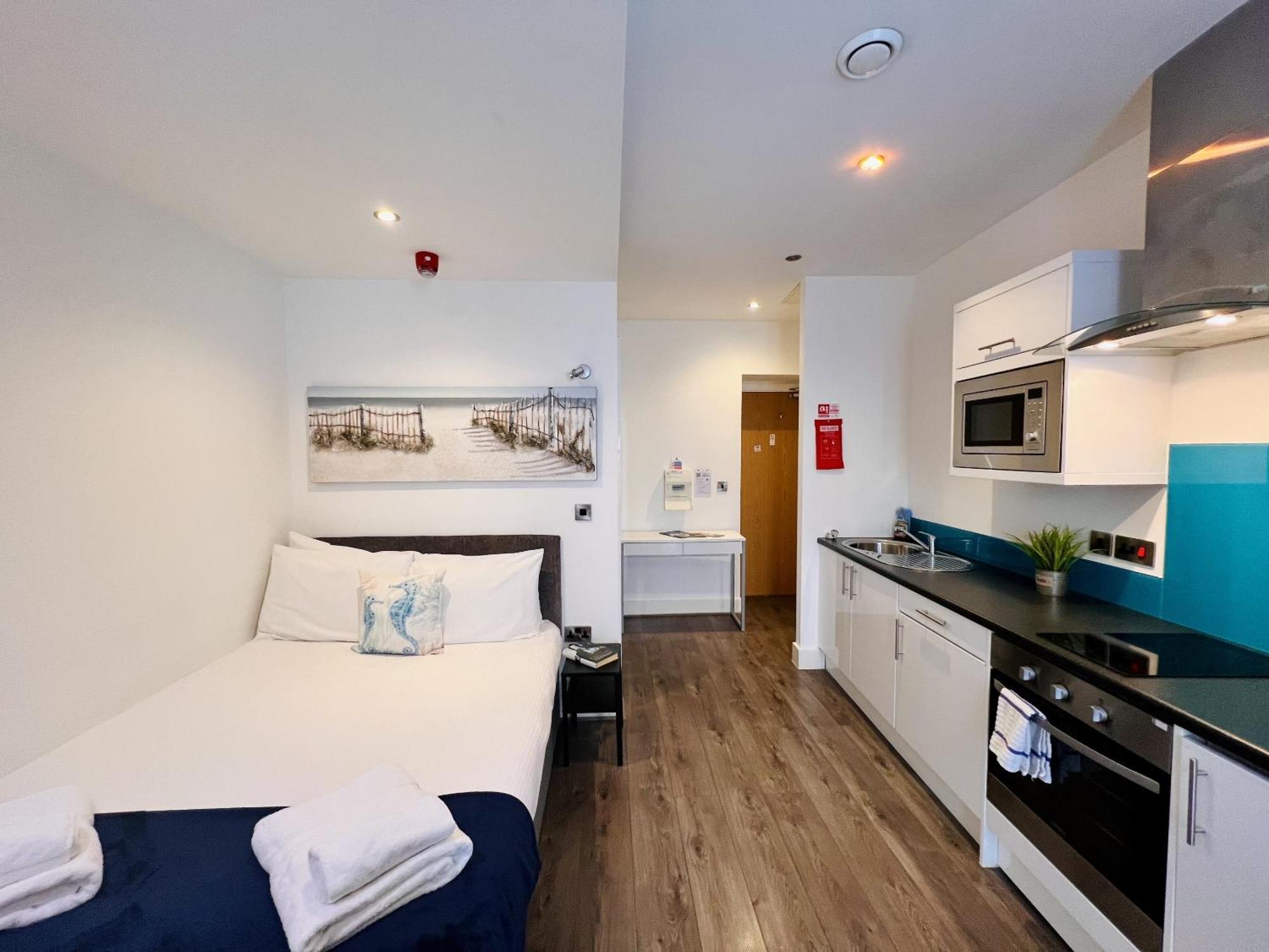 Fox House Studios, Aparthotel